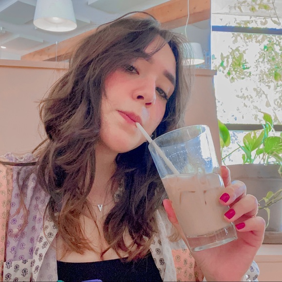 Meet your Posher, Vannia - Picture 1 of 1